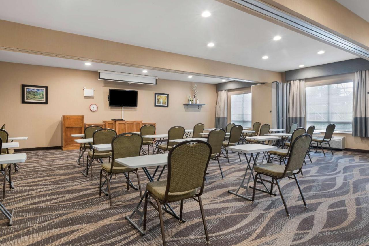 Best Western Plus Saint John Hotel & Suites Exterior photo
