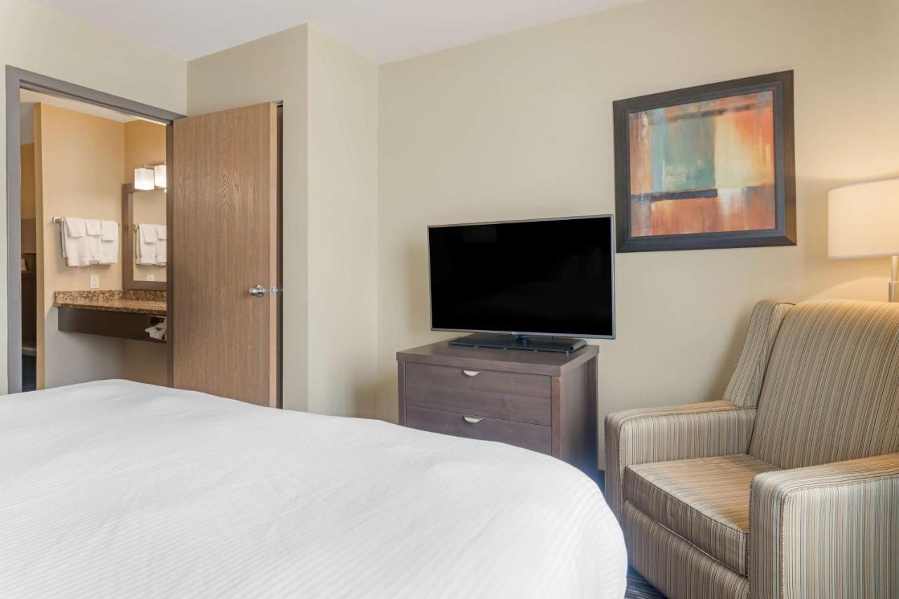 Best Western Plus Saint John Hotel & Suites Exterior photo